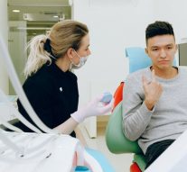Ugoden zobni implantat – dejavniki, ki vplivajo na ceno